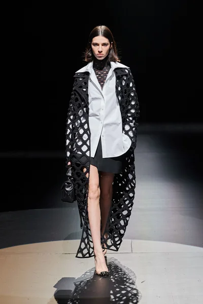 Look 15